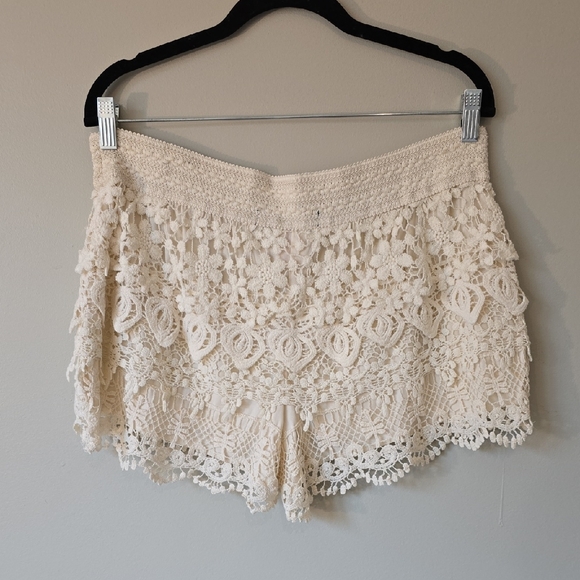 Boho Chic Cream Lace Crochet Shorts – Juniors XL / Women’s Small-Medium - Picture 6 of 8